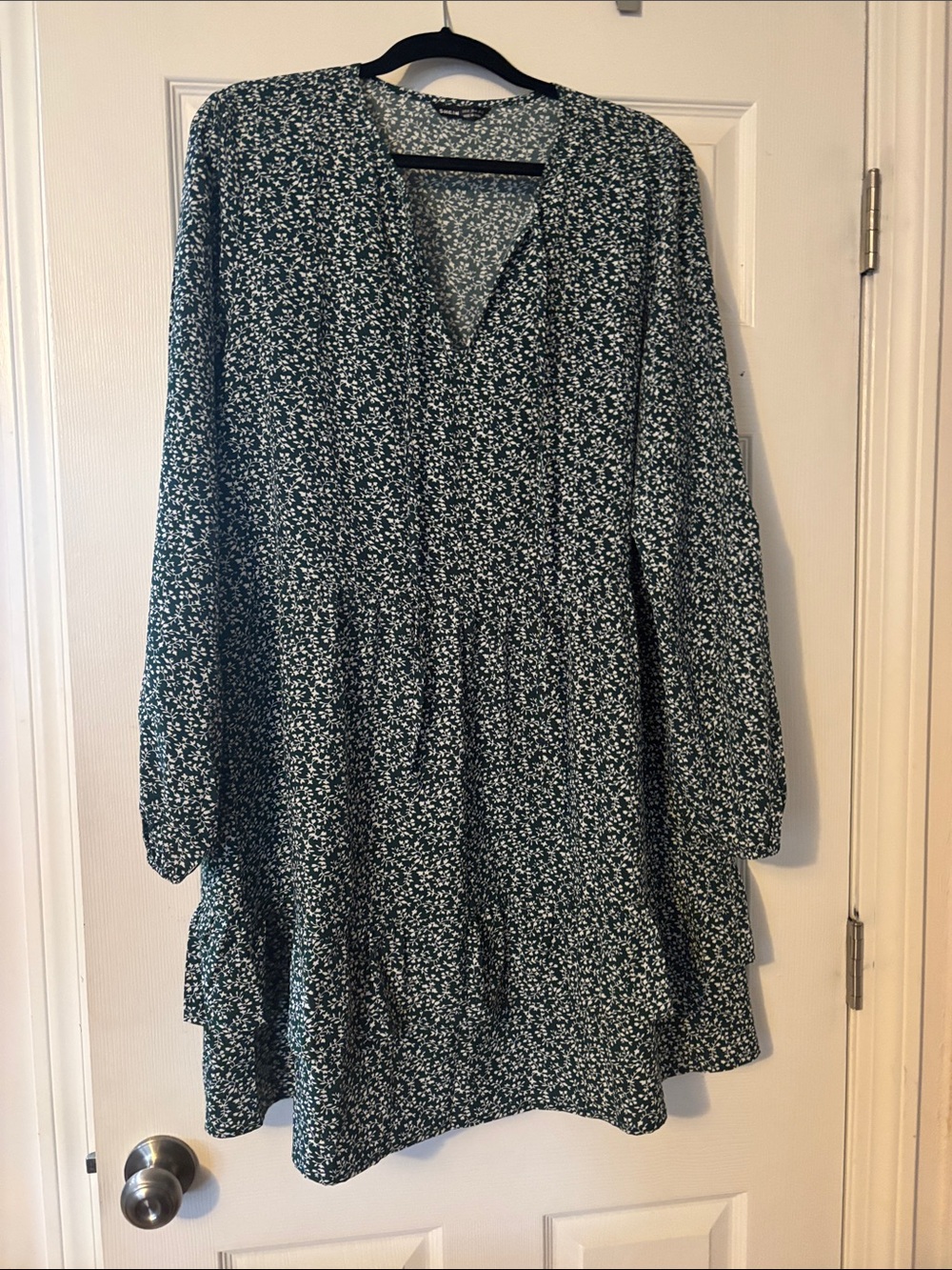 SHEIN Floral Tiered V-Neck Long Sleeve Dress - Green